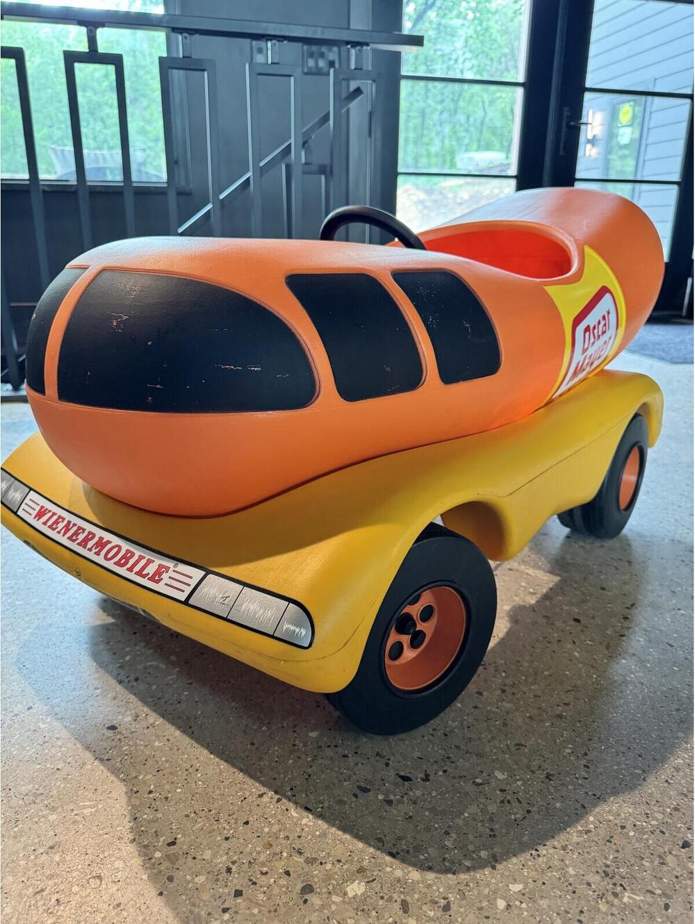 Pristine 1995 Bird Corp. Wienermobile Pedal Car with matching Radio Flyer Wagon - Picture 2 of 9